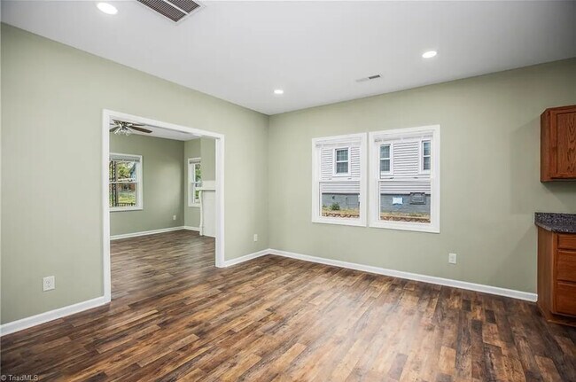 Building Photo - 2335 Greenway Ave NW