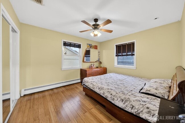 Building Photo - 14 Carteret St