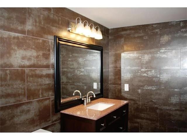 Building Photo - 18333 Roehampton Dr