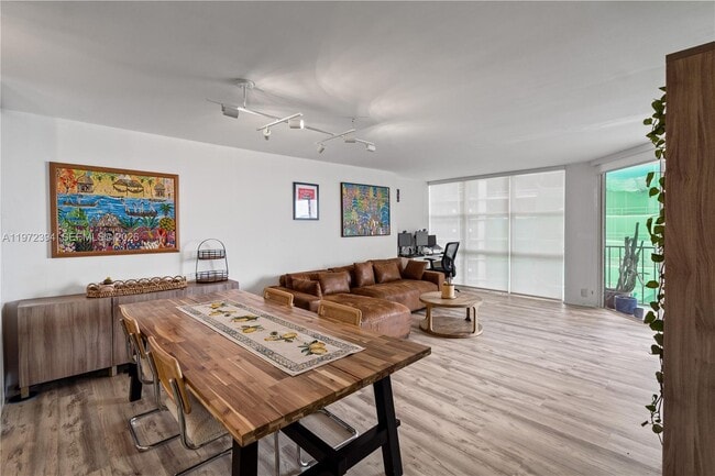 Building Photo - 1865 Brickell Ave