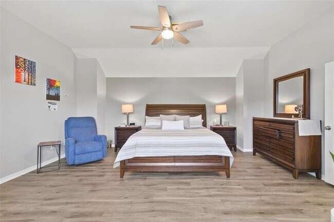 Building Photo - 1110 Enclave Square W