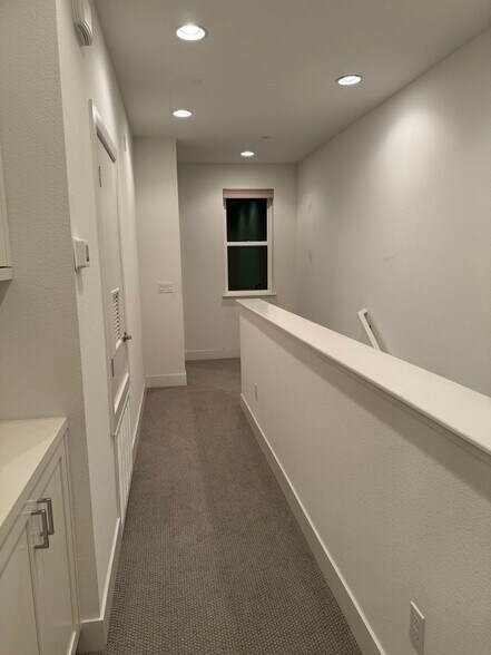 Building Photo - 39136 Memorial St