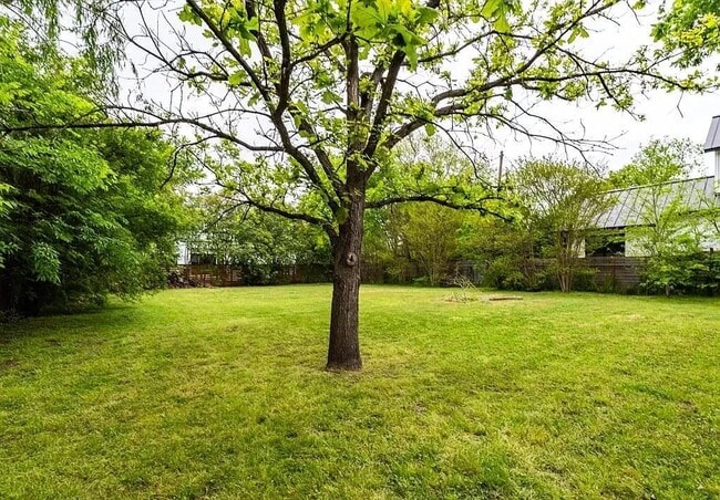 Building Photo - 4902 Valley Oak Dr