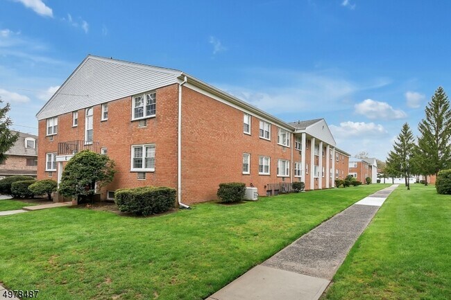 Building Photo - 565 Grove St