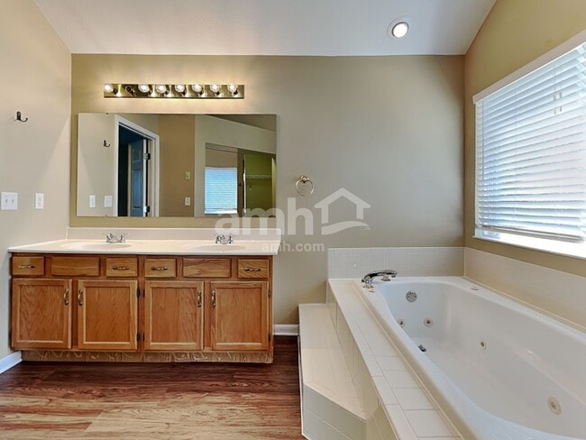 Building Photo - 1001 Vixen Dr