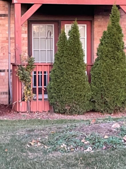 Building Photo - 1905 Tall Oaks Dr