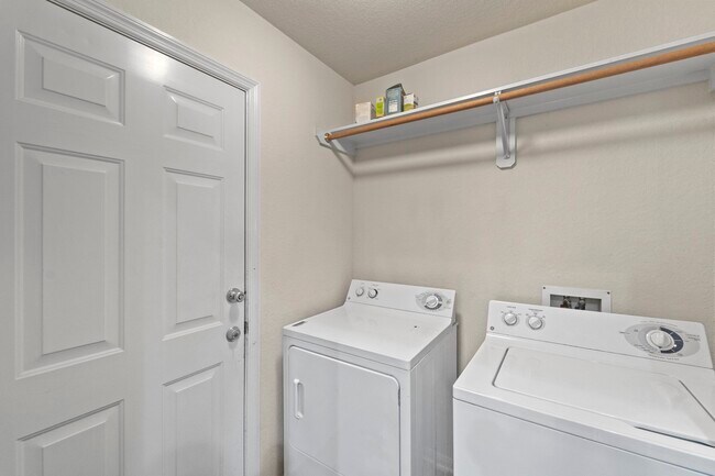 Building Photo - 9518 Denfield Ln