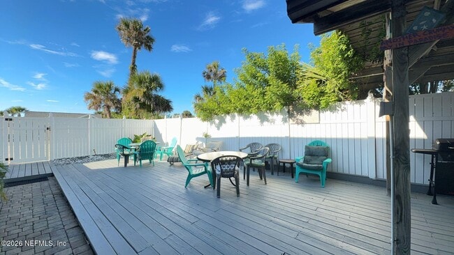 Building Photo - 108 S 5th St