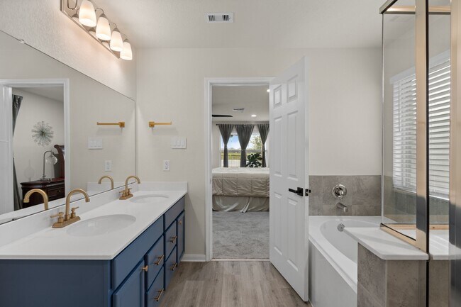 Building Photo - 10433 Russell Pines Dr