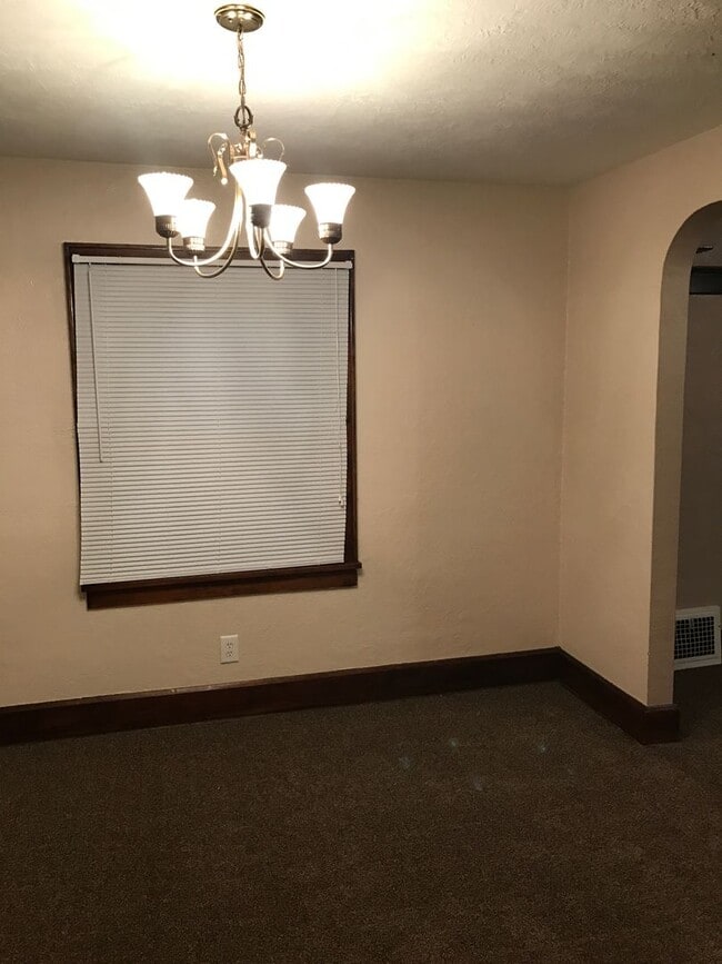 Building Photo - Updated 2 Bedroom NW Canton House for Rent