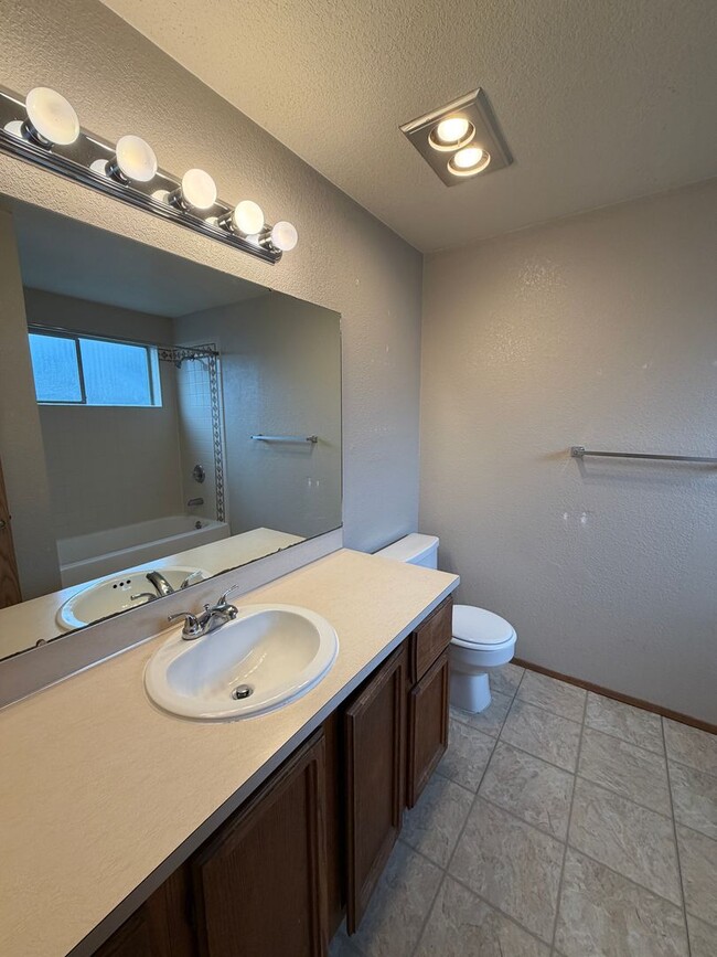 Building Photo - 1474 Diamond Rd SE