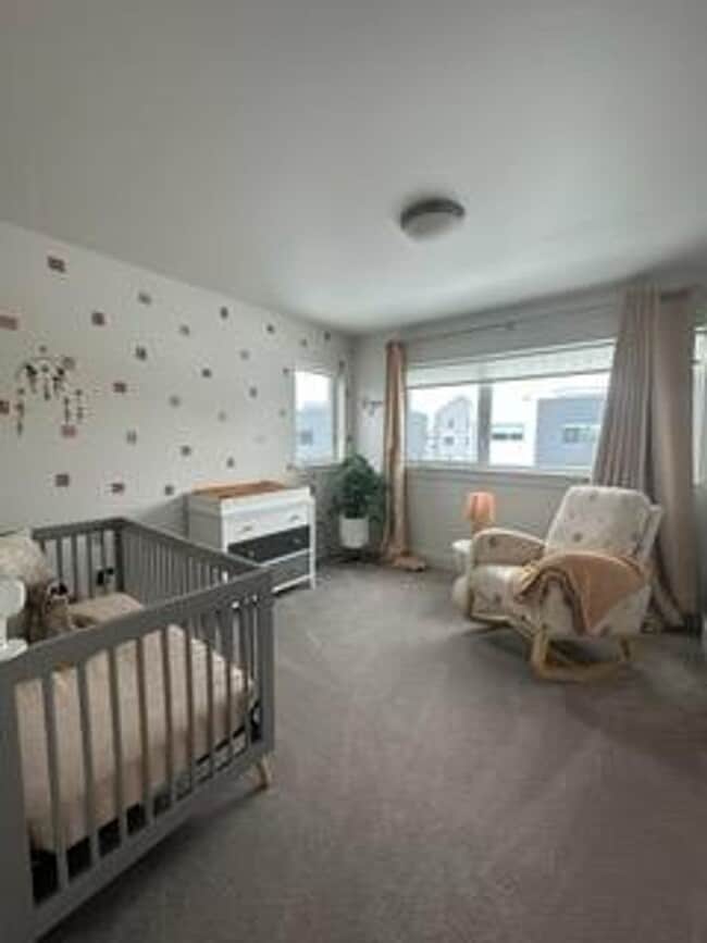 Building Photo - West End Three Bedroom with Modern Finishes