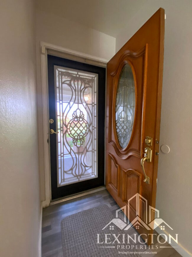 Building Photo - Beautiful, 3BD/2BA, Home available in Sacramento off Madison Ave. and Auburn Blvd.