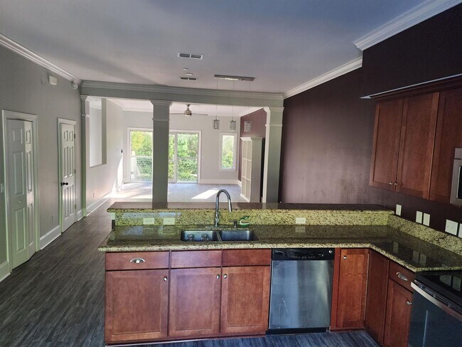 Building Photo - 3/2.5 Luxury Townhome in All Saints distri...