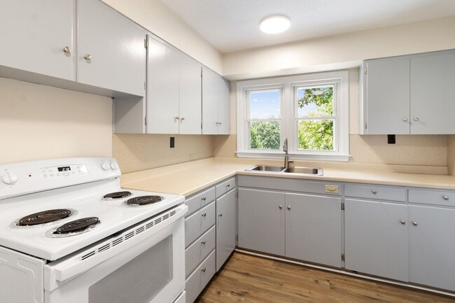 Building Photo - 559 Bailey St