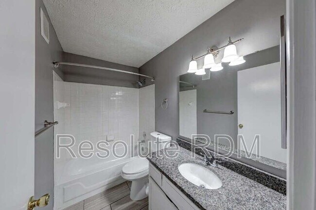 Building Photo - 4470 Village Ln