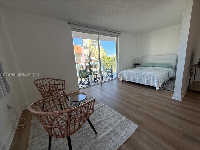 Building Photo - 1255 Collins Ave