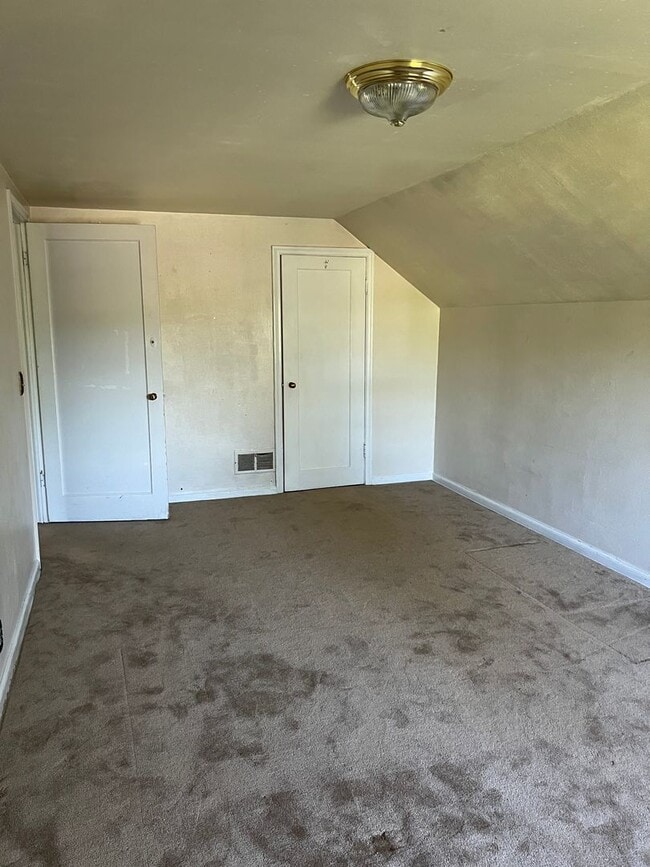 Building Photo - Charming 5 Bed, 2 bath home in the heart o...