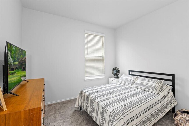 Building Photo - 469 Grace Lilly Dr