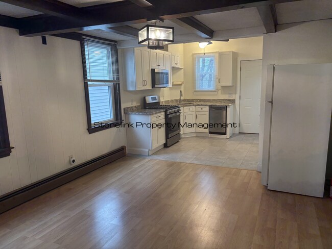 Building Photo - 124 Leo Ave