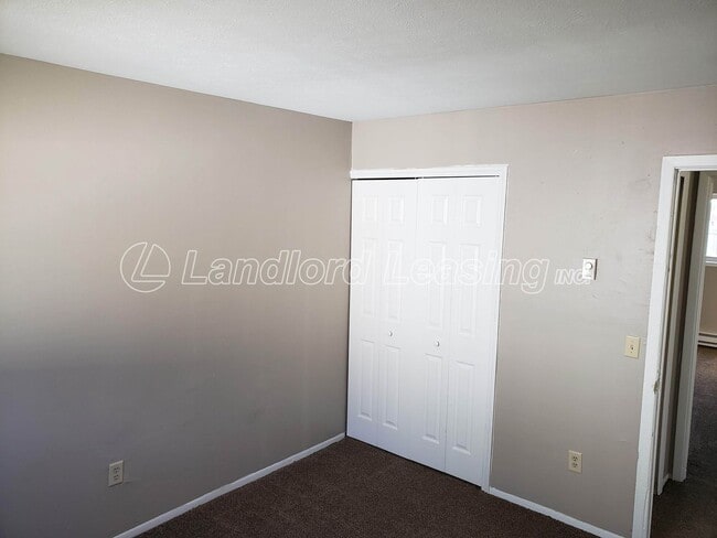 Building Photo - Well-Maintained 3-Bedroom Ranch with Updated Flooring