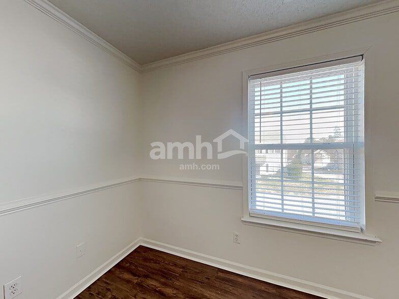 Building Photo - 4901 Alenja Ln