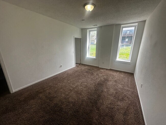 Building Photo - 1501 Faraon St