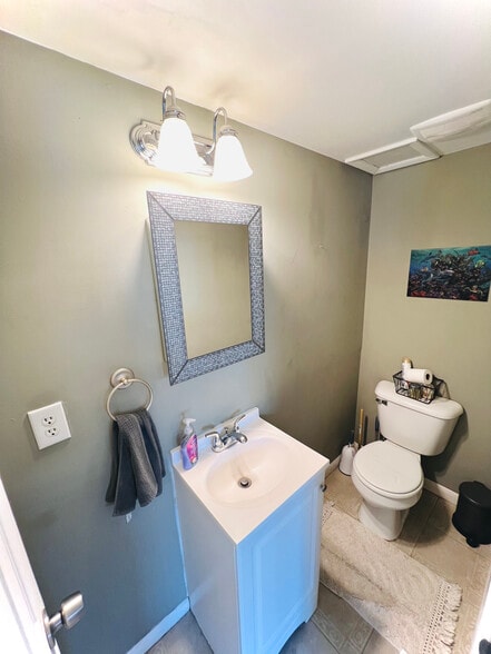 Building Photo - 515 N York Rd