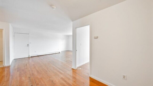 Building Photo - 326 Bond St