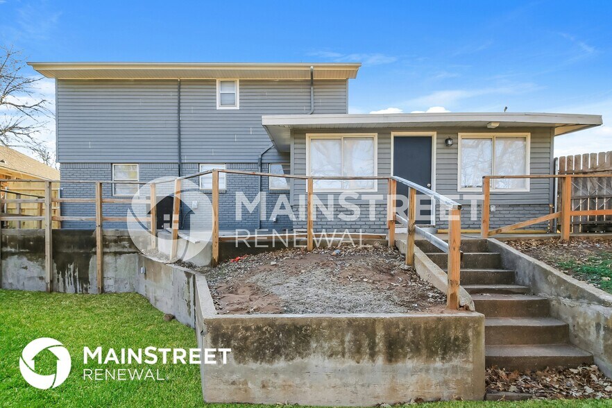 Building Photo - 929 W Idylwild Dr