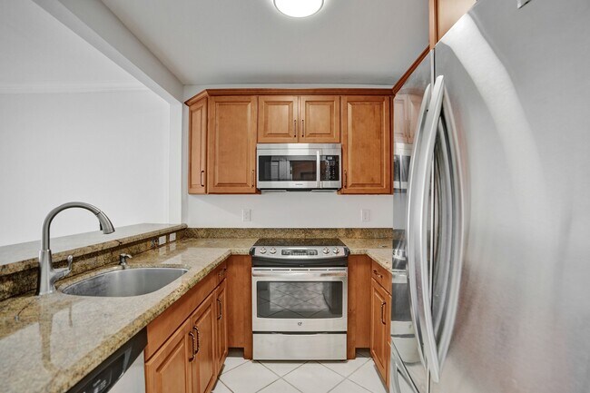 Building Photo - 2201 SE 9th St