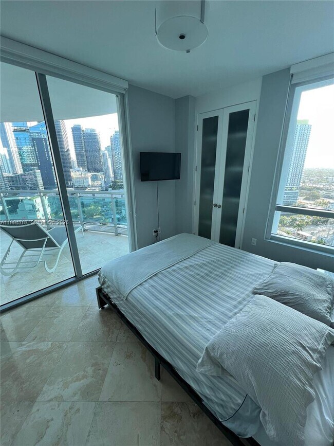 Building Photo - 350 S Miami Ave