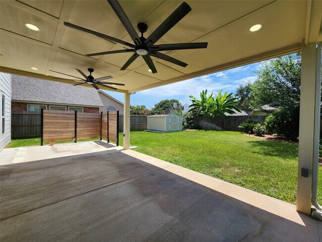 Building Photo - 7206 Bethany Bay Dr