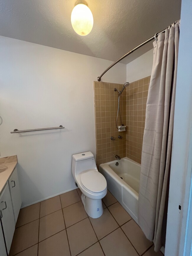 Building Photo - 1063 Kamahele St