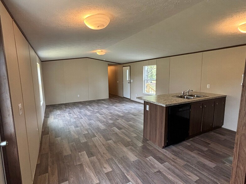 Building Photo - 713 Vandevender Dr