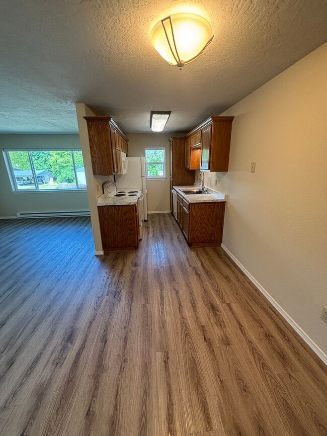 Building Photo - 13th St Townhome