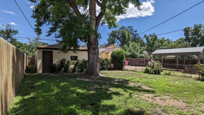 Building Photo - 3 Bed 2 Bath Near Downtown COS