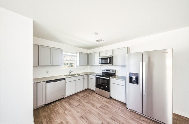 Building Photo - 16802 N Marie Vlg Dr