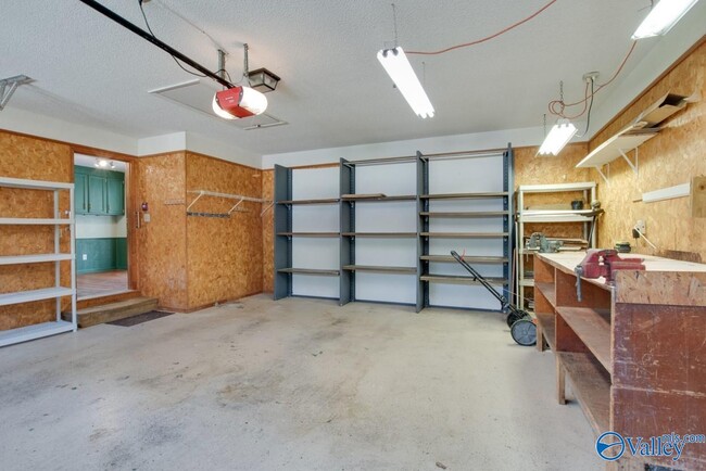 Building Photo - 697 Crestview Dr
