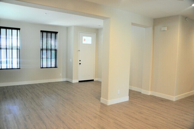 Building Photo - 15655 Iron Spring Ln