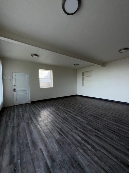 Building Photo - 1559 S Lininger Dr