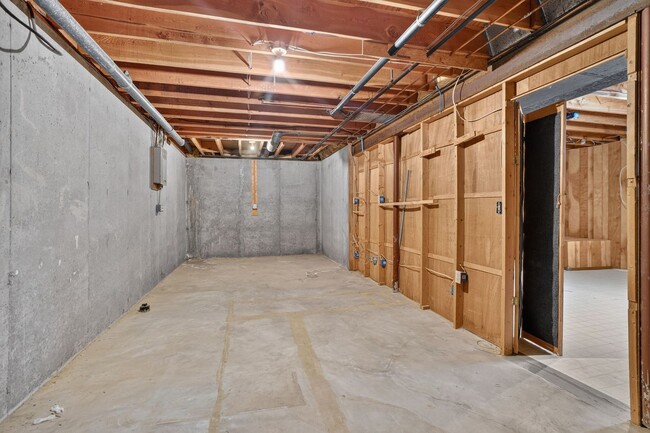 Building Photo - Renovated 3BR/2.5BA Townhome in Blue Valley Schools with Full Basement & 2-Car Garage