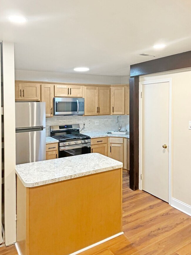 Building Photo - 2 Bed in Henrico Neighborhood