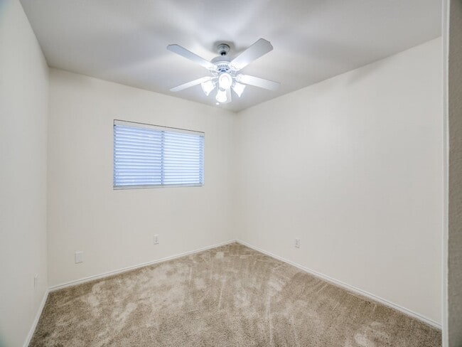 Building Photo - 216 Weeping Willow