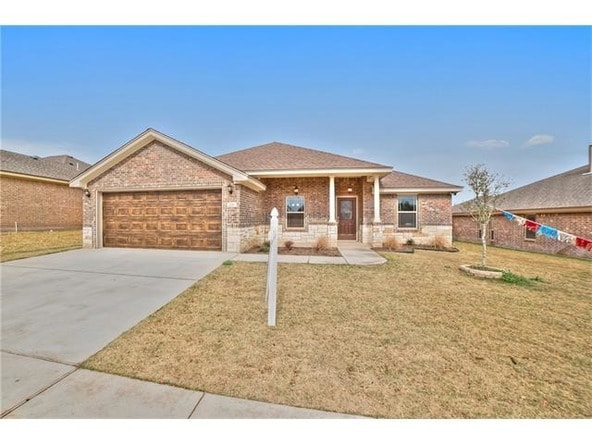 Building Photo - 2118 Yturria Dr