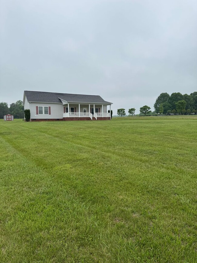 Building Photo - Charming 3 Bed, 2 Bath Home in Maiden – Pe...