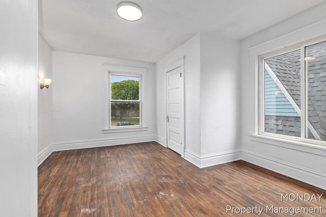 Building Photo - 531 W Webster Ave