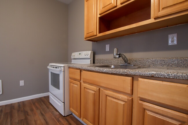 Building Photo - 59 N 61st St