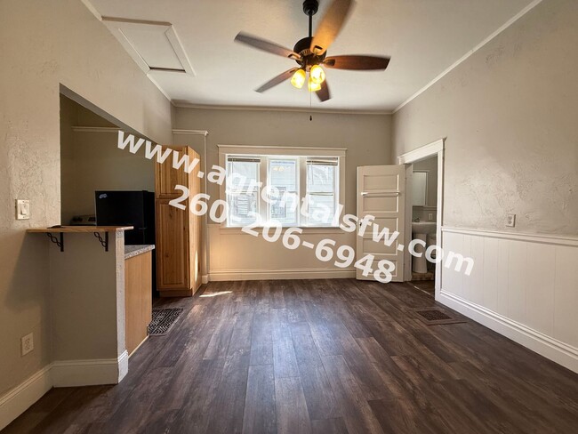 Building Photo - 2411 Fox Ave