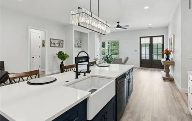 Building Photo - Very Spacious, Almost New 3/2.5 Available Now